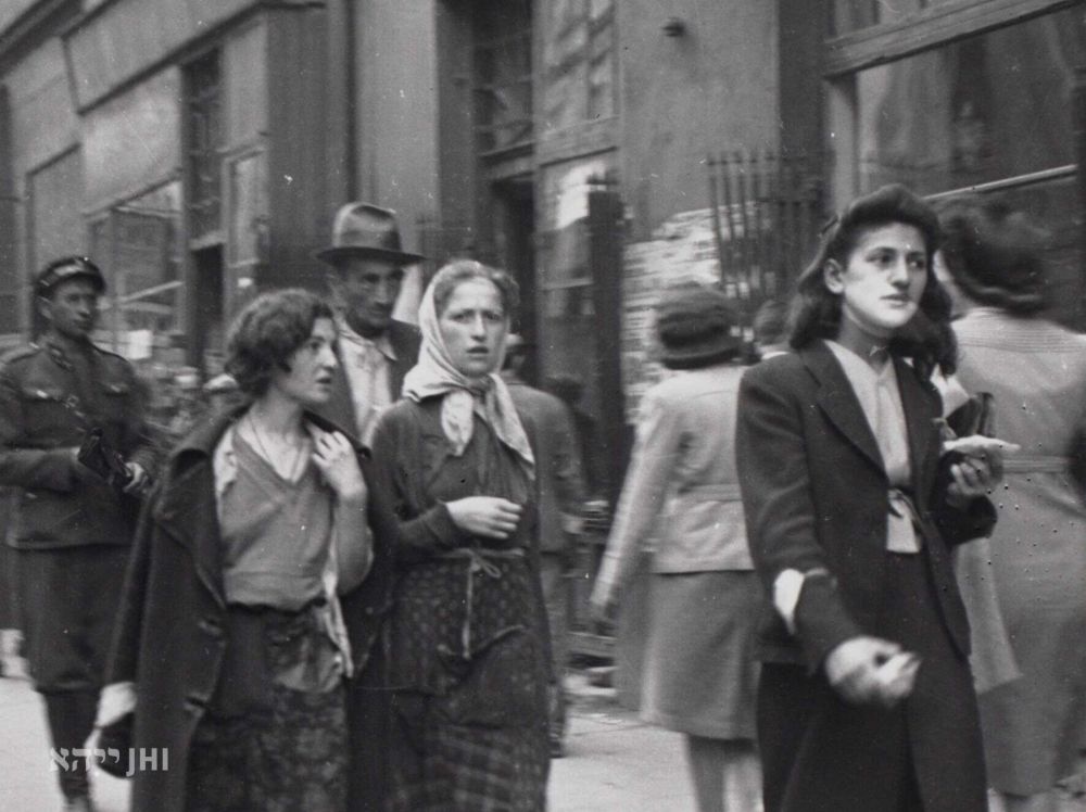 A walk in hell. Photos by Heinrich Jost from the Warsaw A walk in hell. Photos by Heinrich Jost from the Warsaw